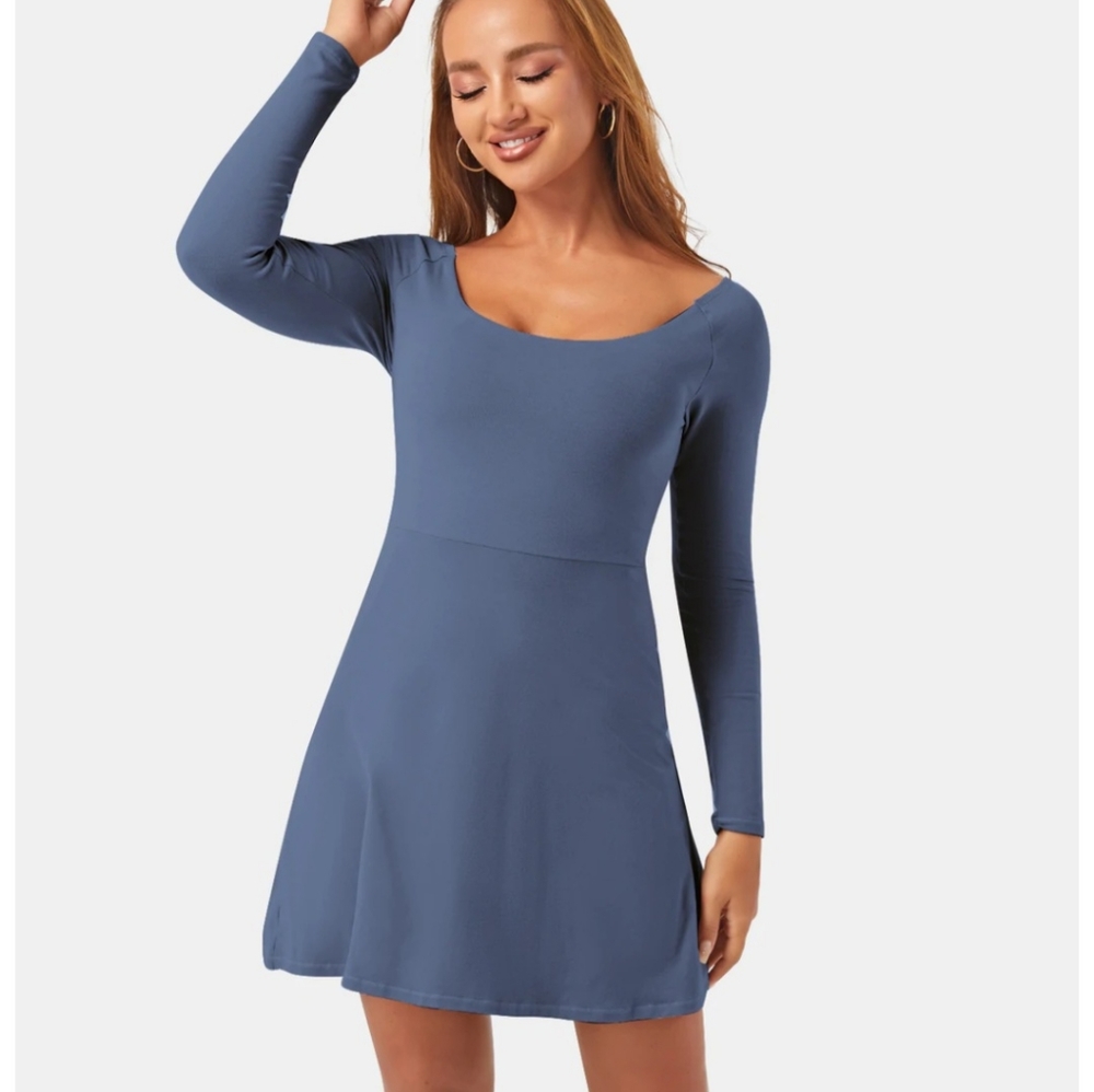 HALARA scoop front activity dress. Large